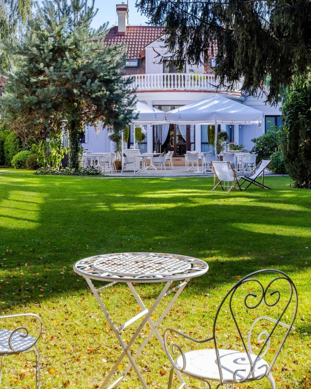 Dwor Konstancin Hotel Exterior photo